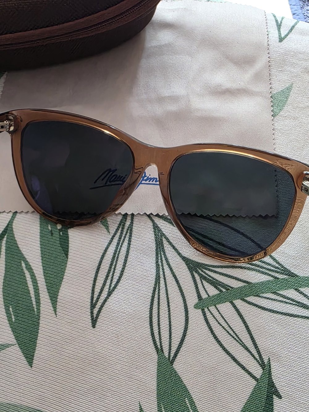 Maui Jim Glory Glory 56-17-145
Authentic Maui Jim Glory Glory New - Picture 6 of 16